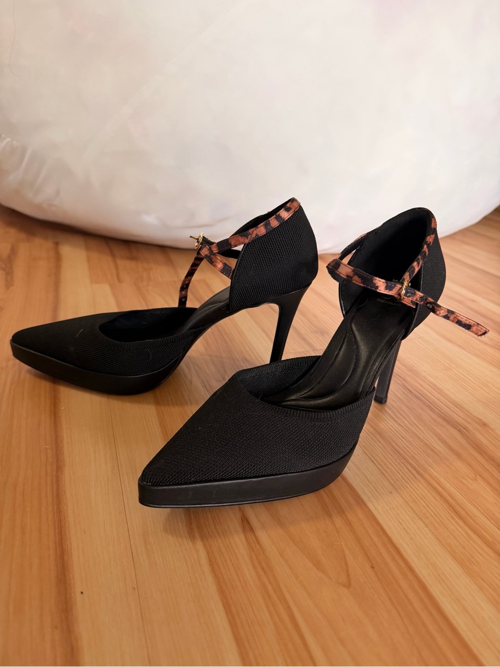 COSY ISLAND Black Pointed Toe Ankle Strap Pumps with Leopard Accent